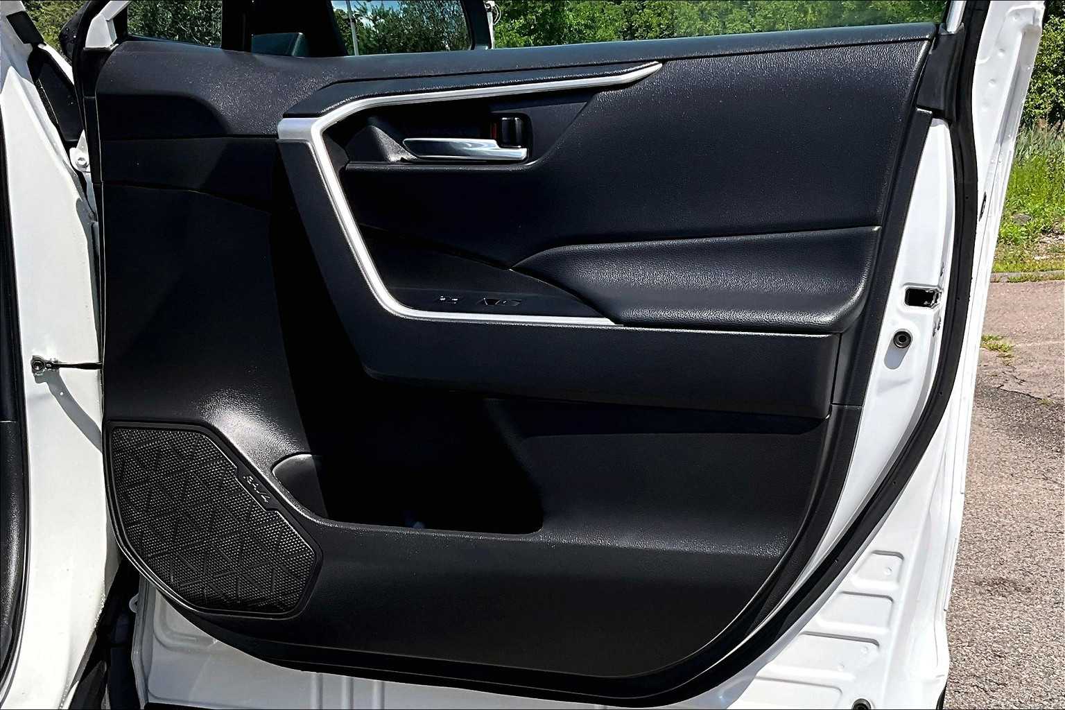 2022 Toyota RAV4 XLE - Photo 12