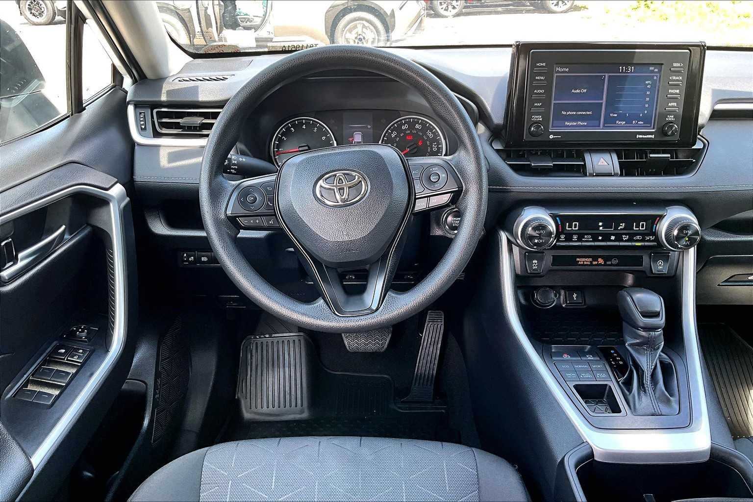 2022 Toyota RAV4 XLE - Photo 17