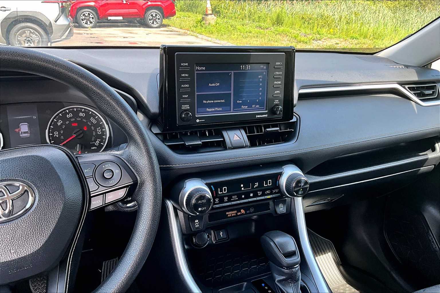 2022 Toyota RAV4 XLE - Photo 18