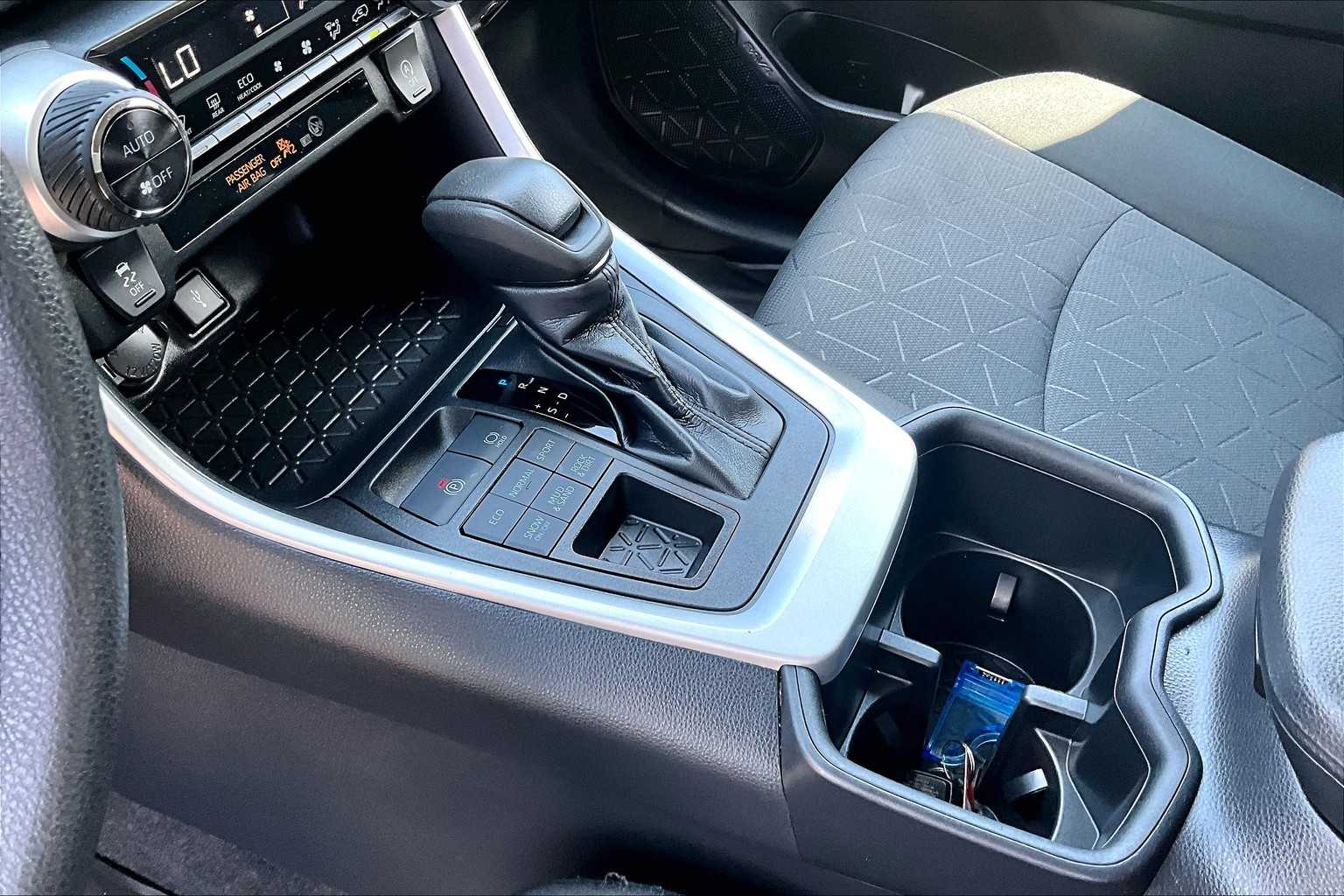 2022 Toyota RAV4 XLE - Photo 20