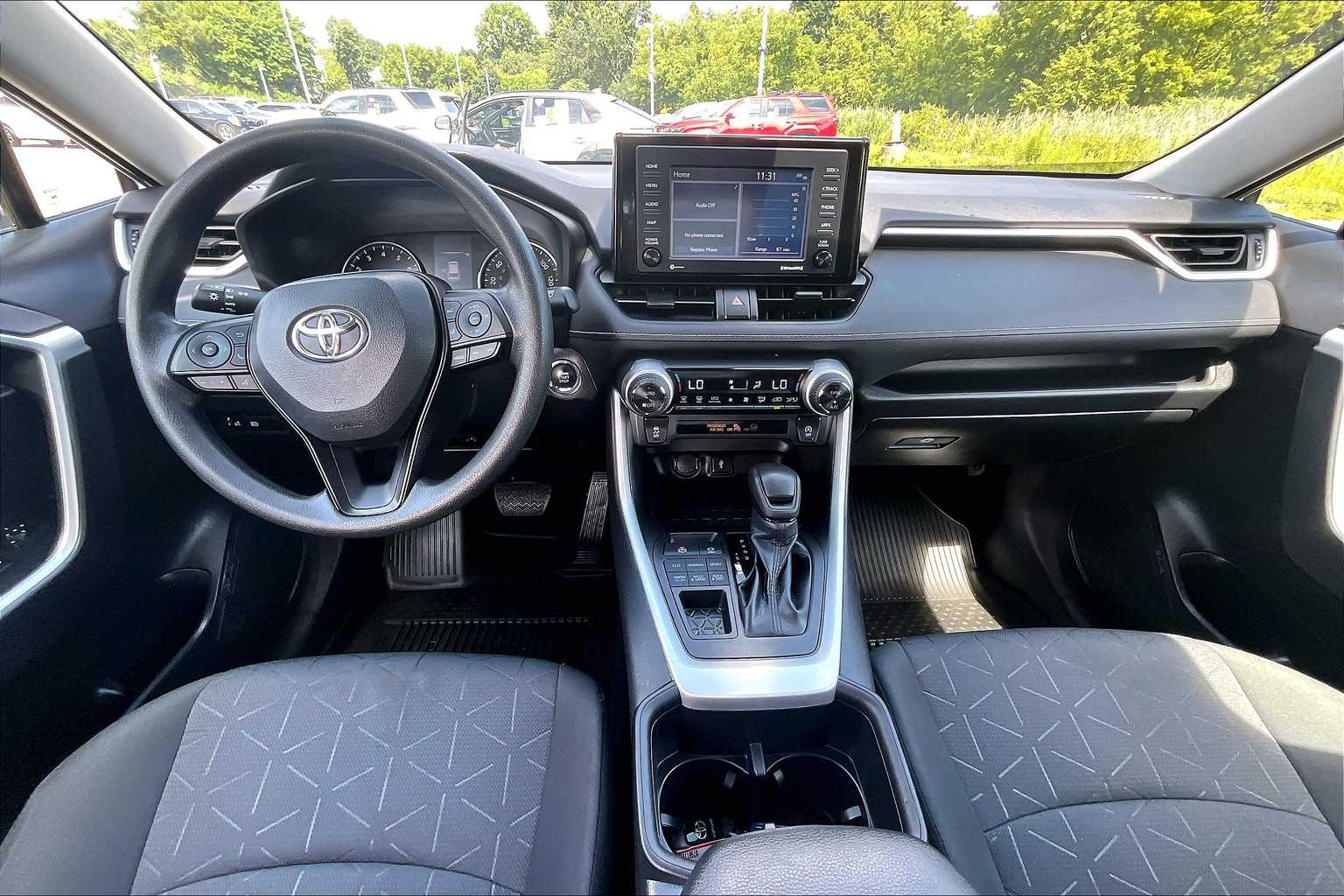 2022 Toyota RAV4 XLE - Photo 21