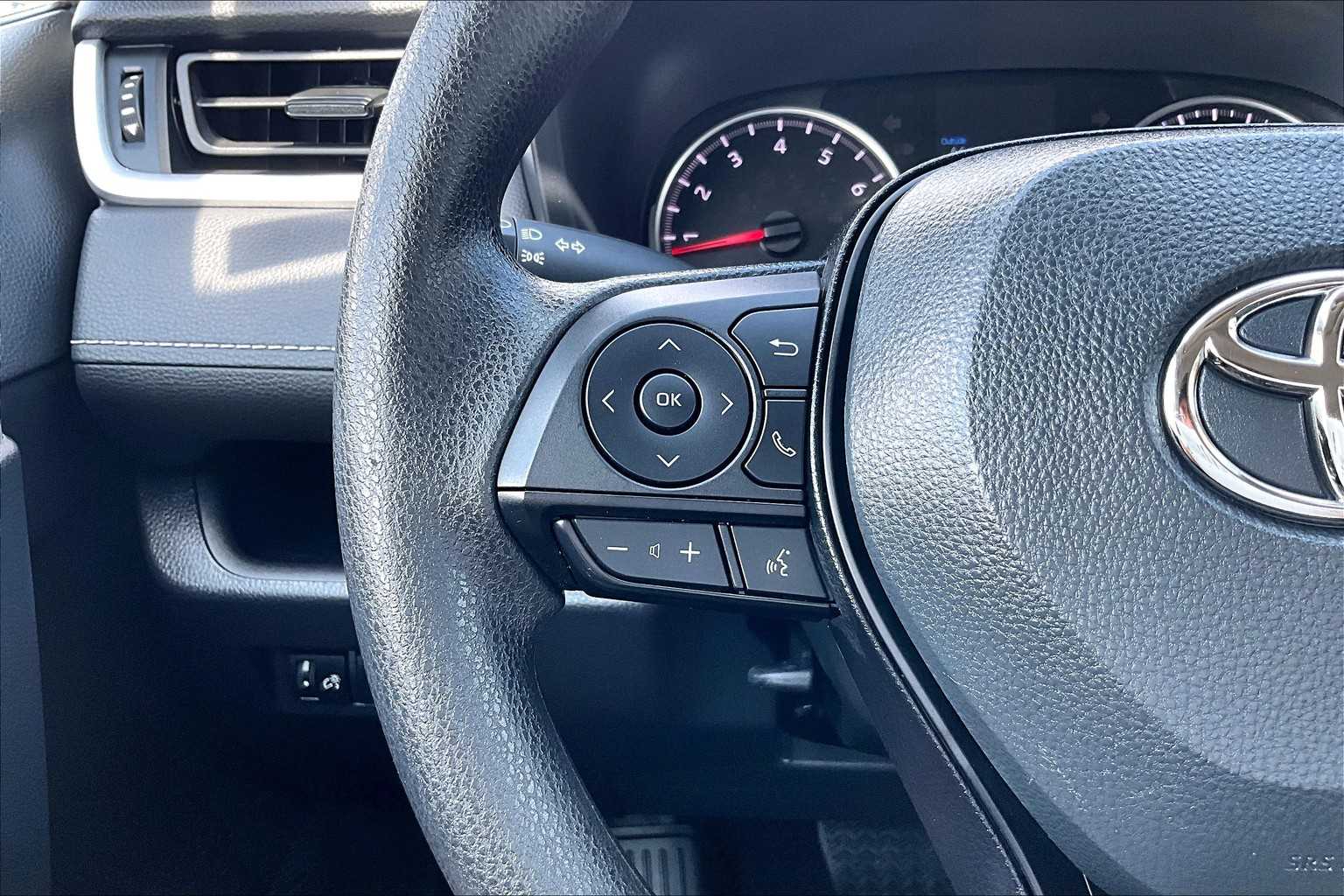 2022 Toyota RAV4 XLE - Photo 22