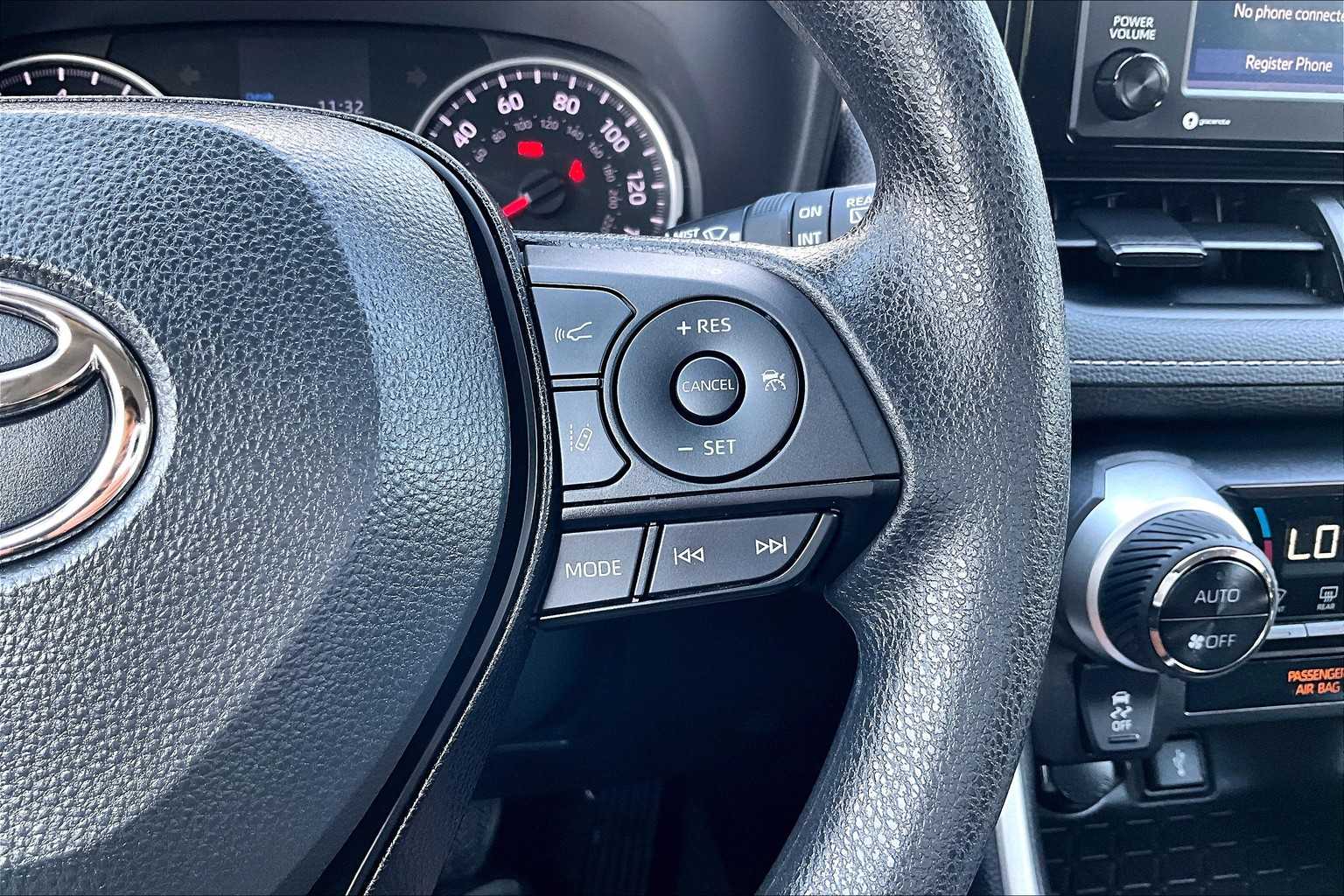 2022 Toyota RAV4 XLE - Photo 23