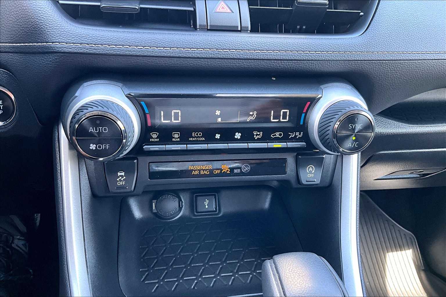 2022 Toyota RAV4 XLE - Photo 25