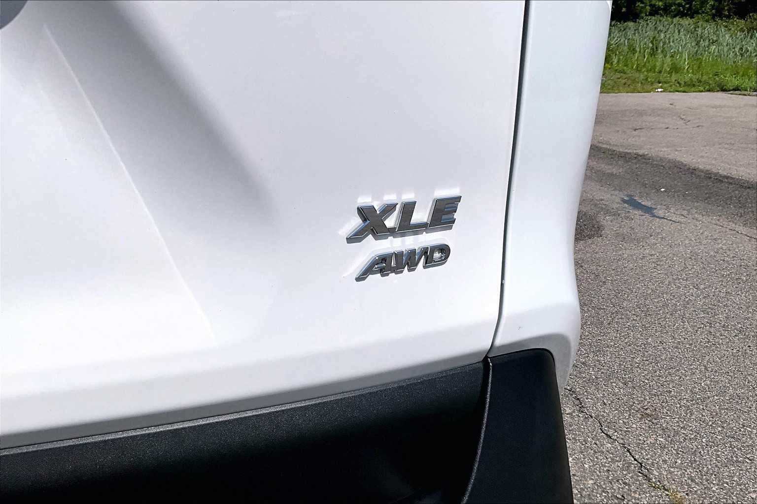 2022 Toyota RAV4 XLE - Photo 28