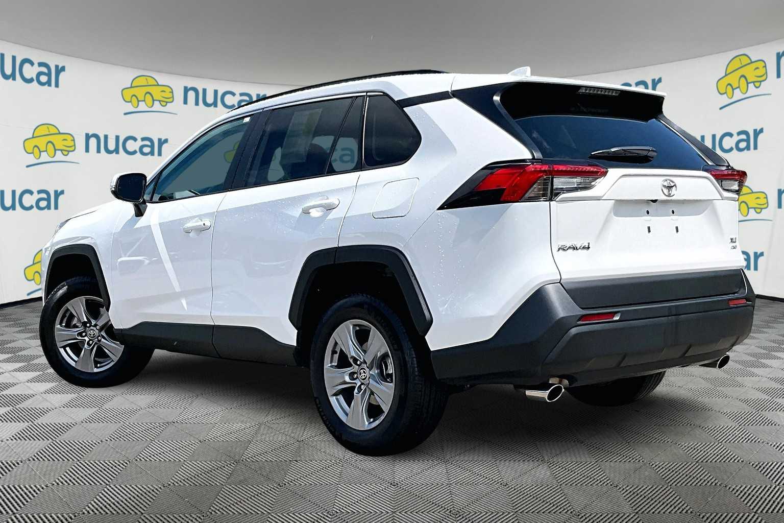 2022 Toyota RAV4 XLE - Photo 4