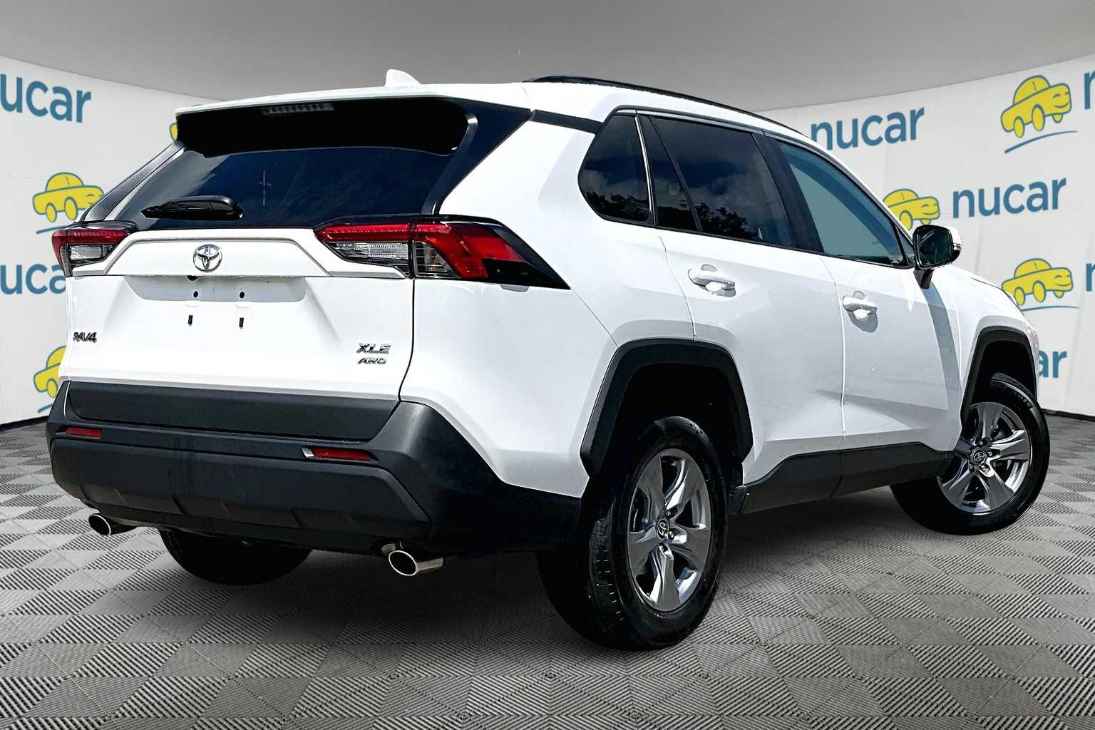 2022 Toyota RAV4 XLE - Photo 6