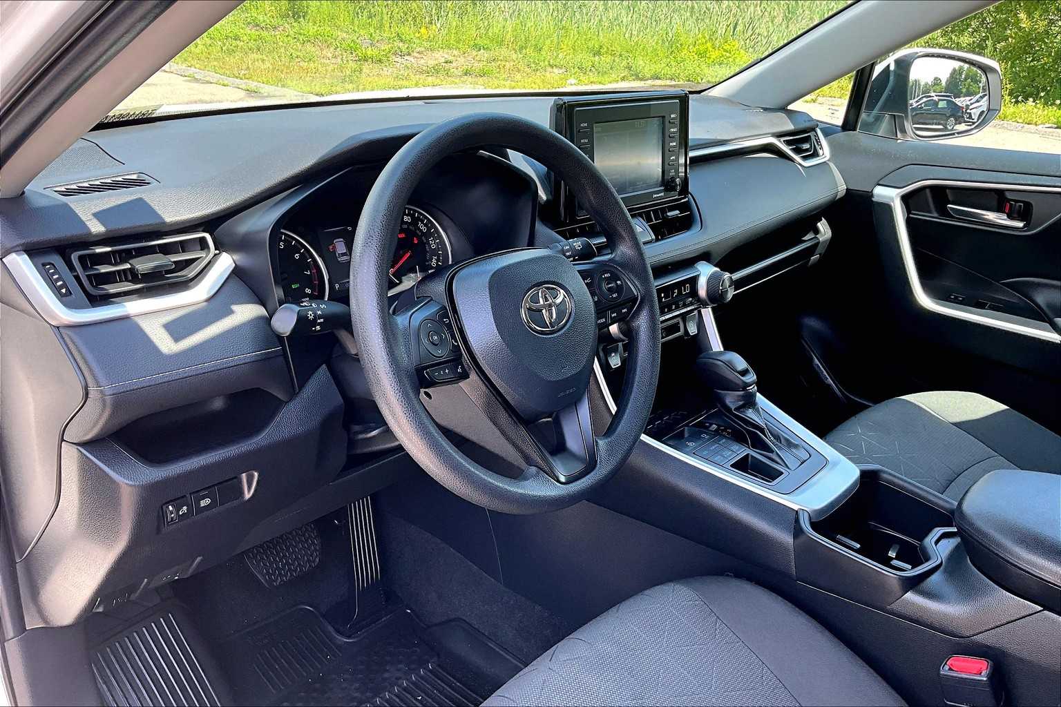 2022 Toyota RAV4 XLE - Photo 8