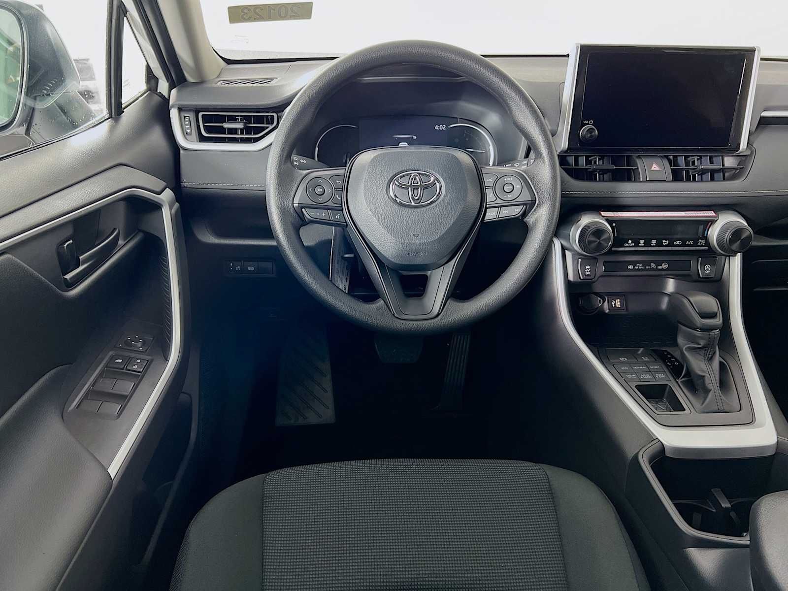 2025 Toyota RAV4 LE - Photo 15