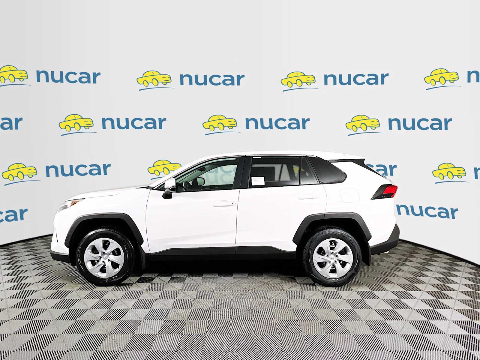 2025 Toyota RAV4 LE - Photo 3
