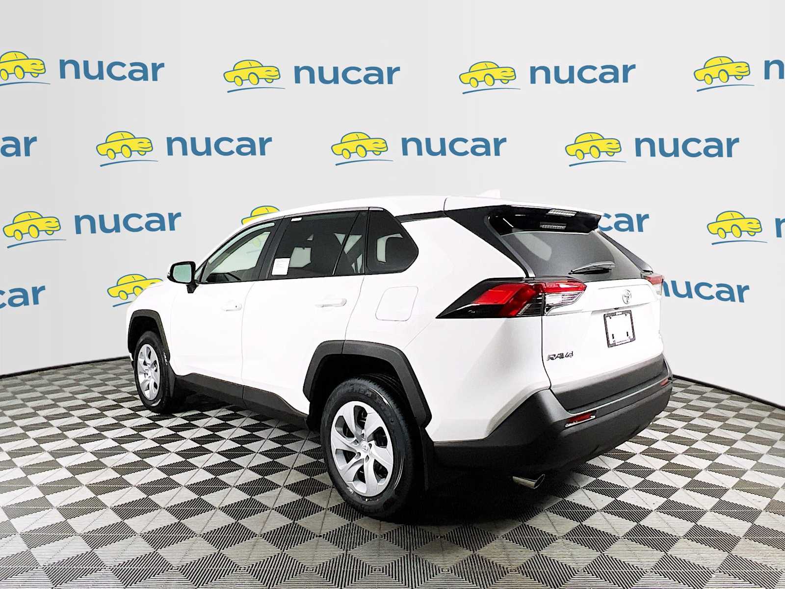 2025 Toyota RAV4 LE - Photo 4