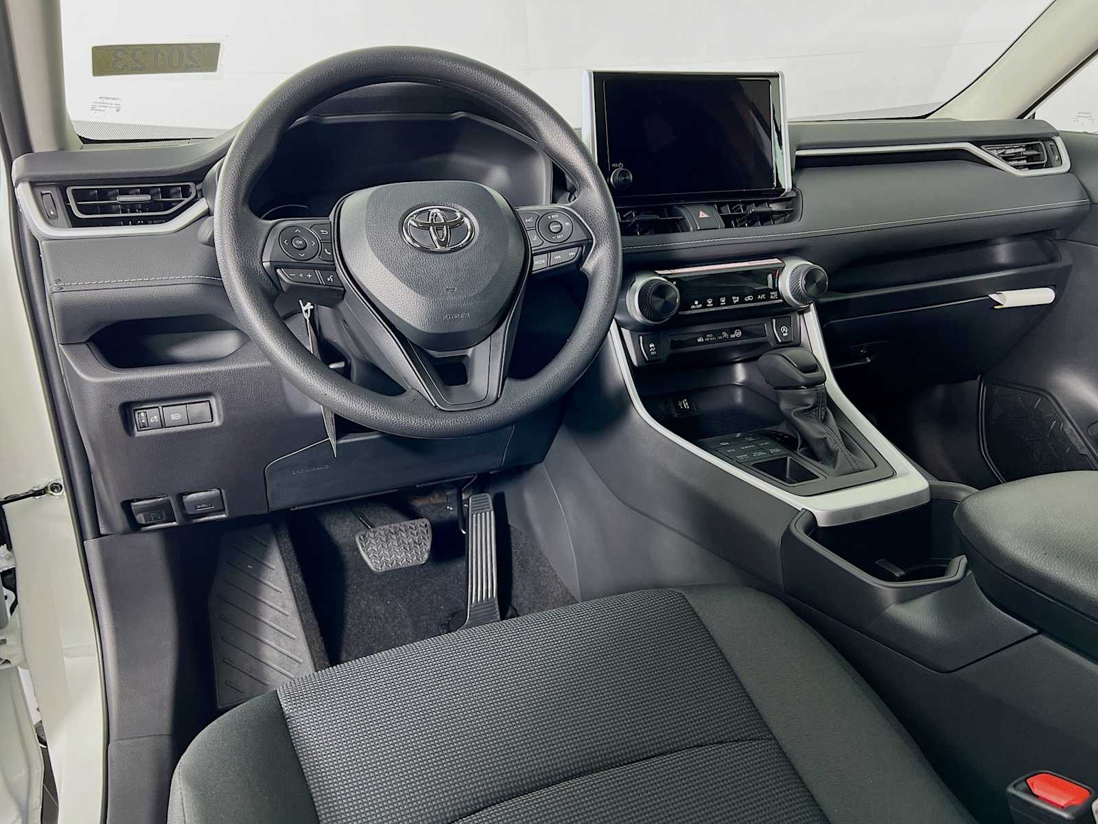 2025 Toyota RAV4 LE - Photo 6