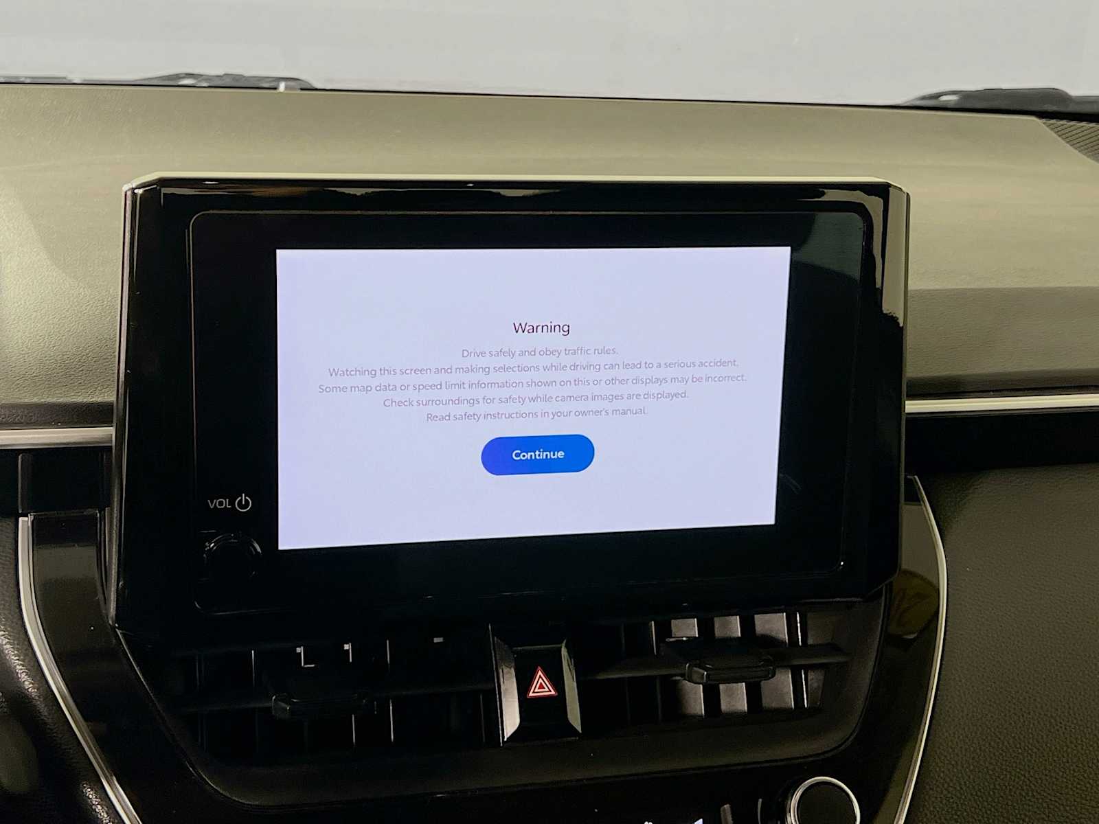 2023 Toyota Corolla LE - Photo 14