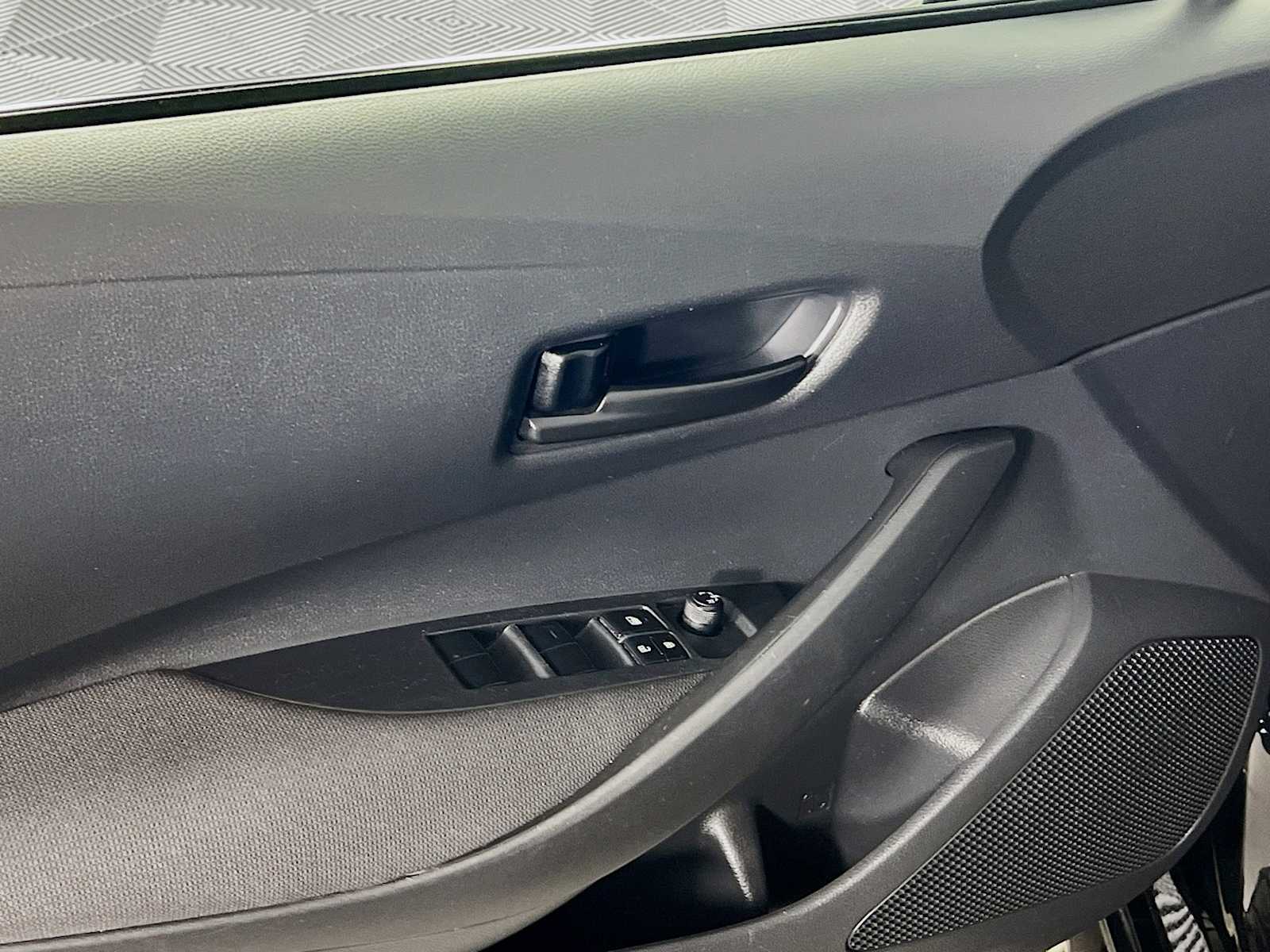 2023 Toyota Corolla LE - Photo 17