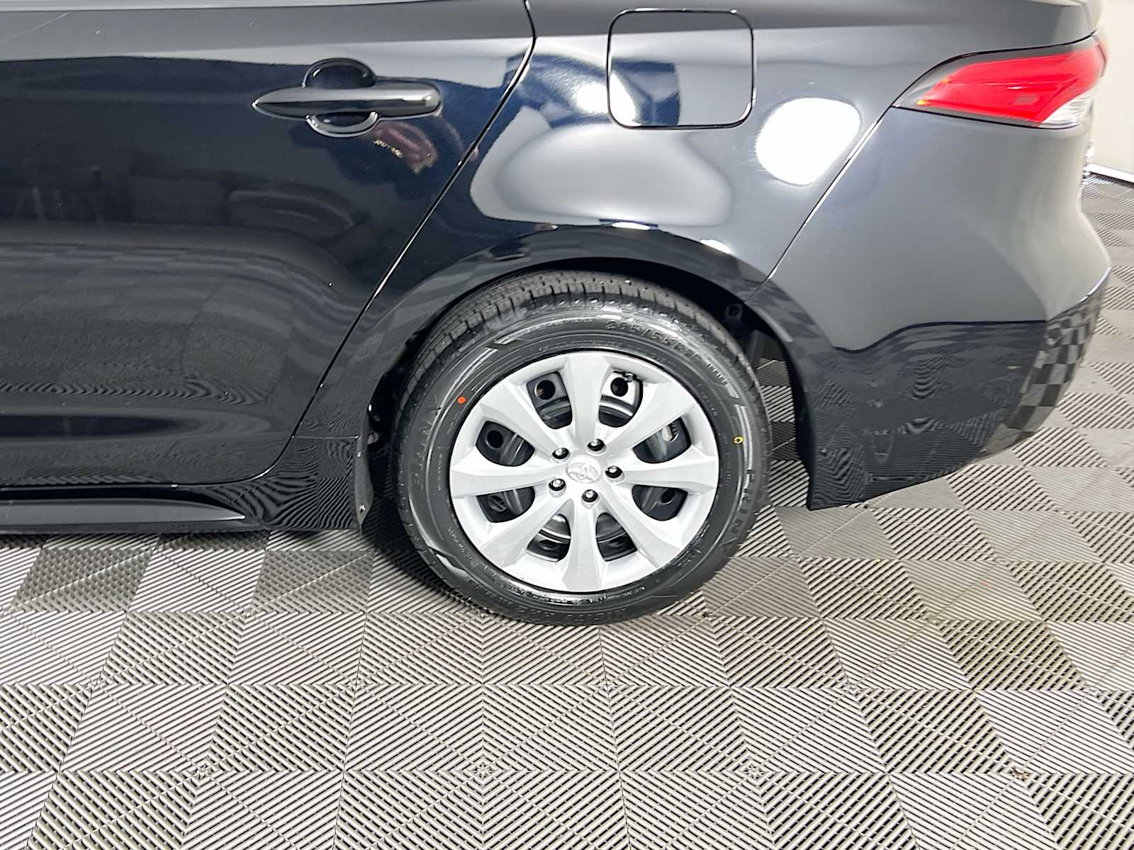 2023 Toyota Corolla LE - Photo 29