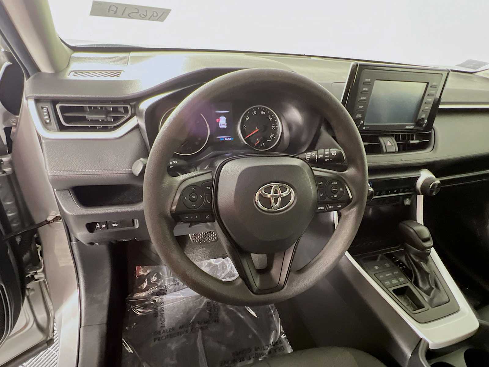 2021 Toyota RAV4 XLE - Photo 11