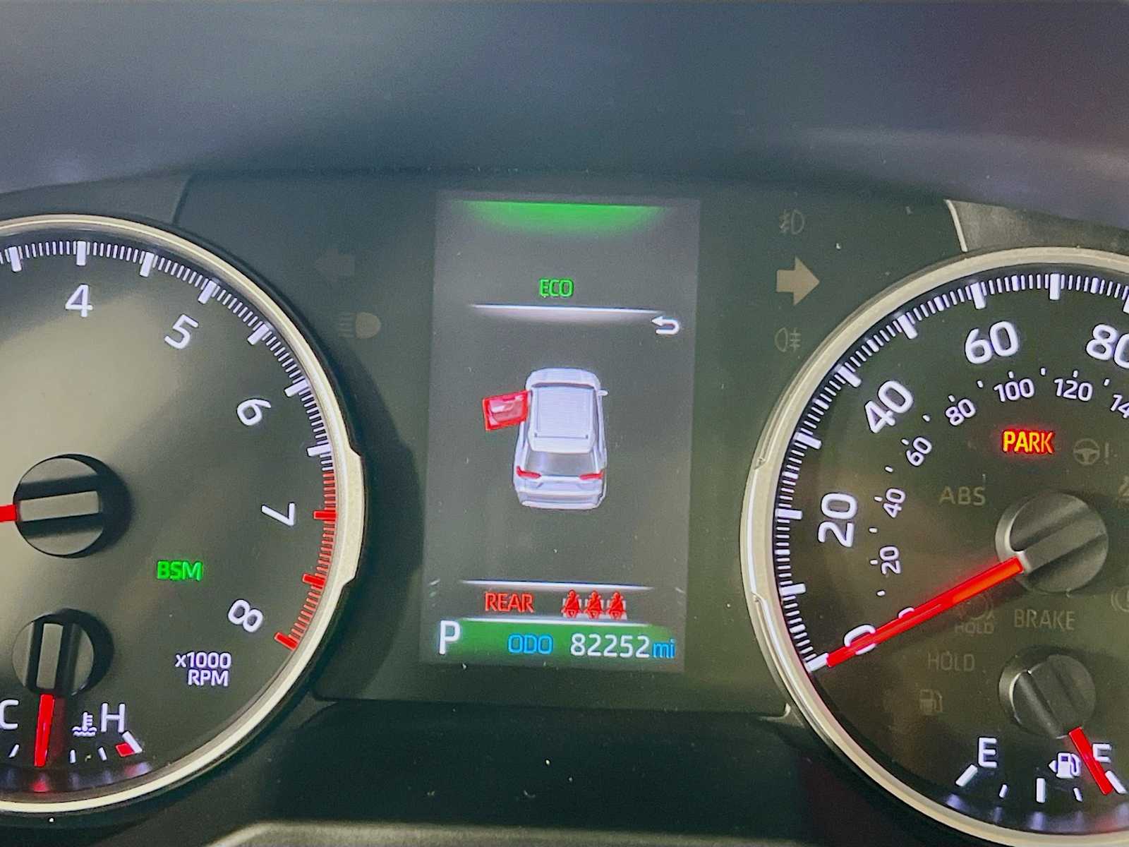 2021 Toyota RAV4 XLE - Photo 12