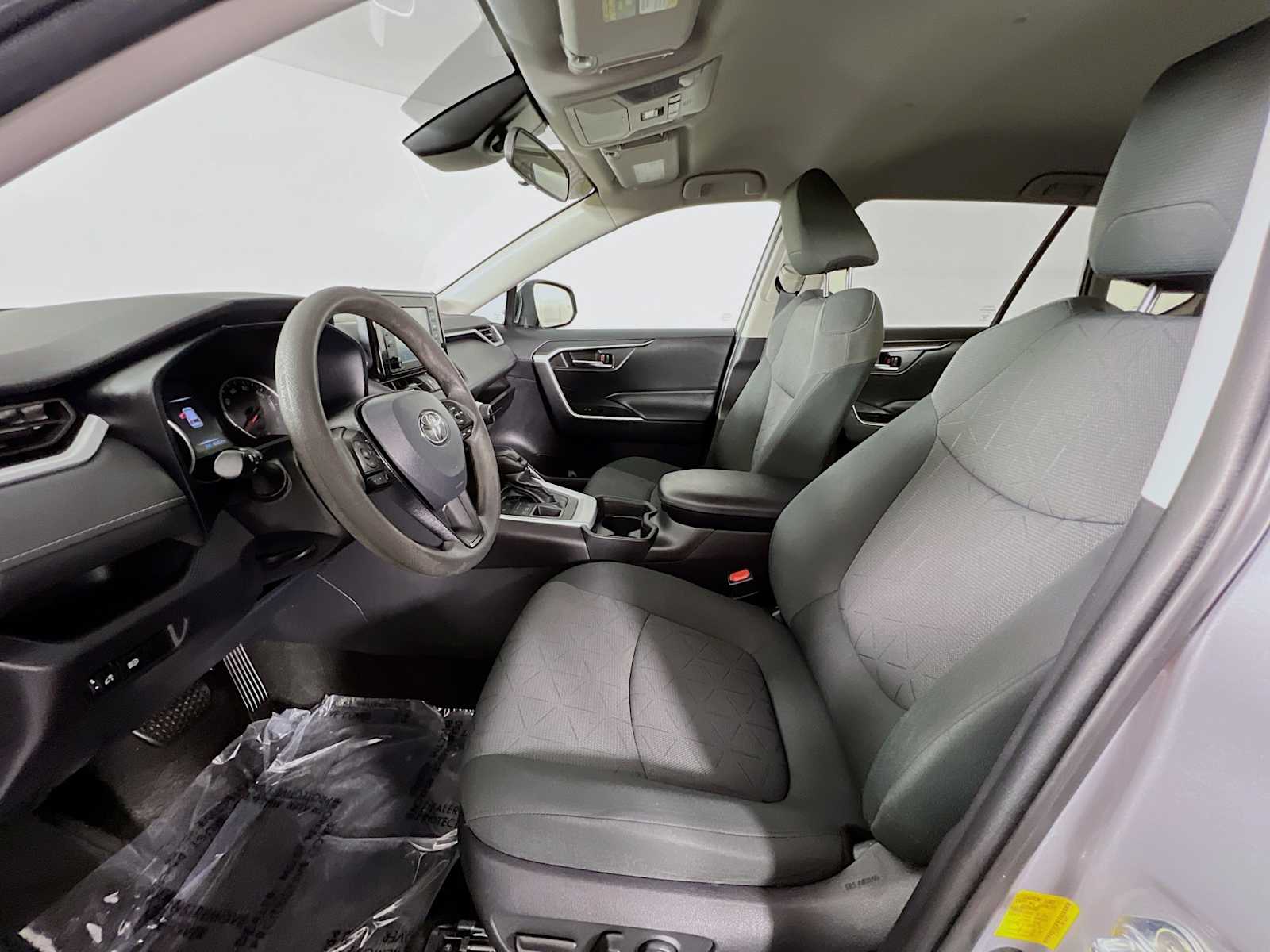 2021 Toyota RAV4 XLE - Photo 20
