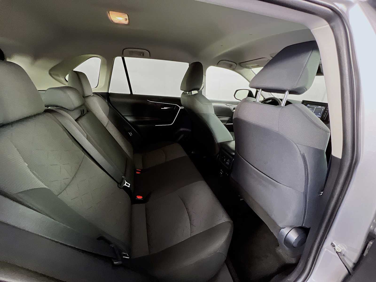 2021 Toyota RAV4 XLE - Photo 25