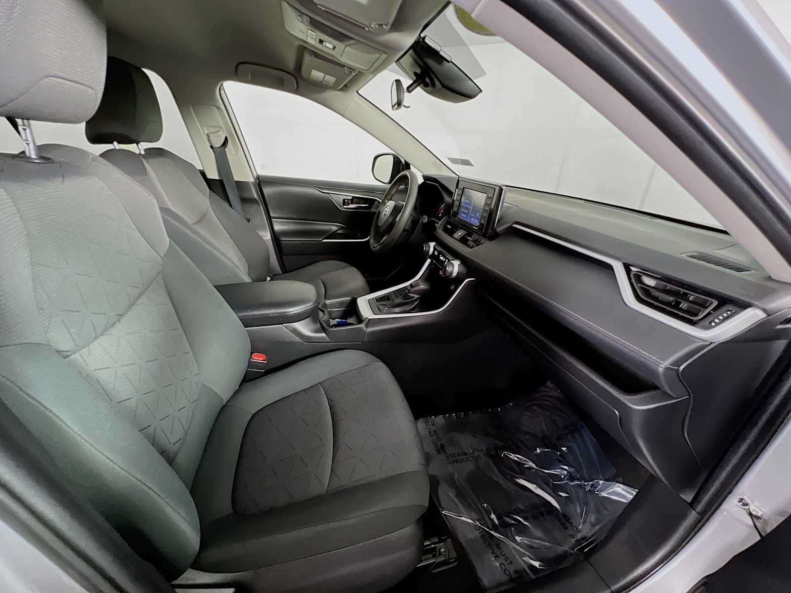 2021 Toyota RAV4 XLE - Photo 26