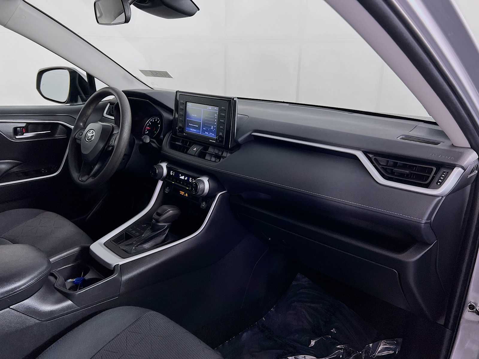 2021 Toyota RAV4 XLE - Photo 27