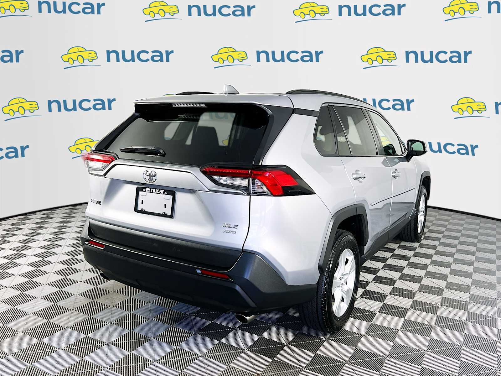2021 Toyota RAV4 XLE - Photo 7