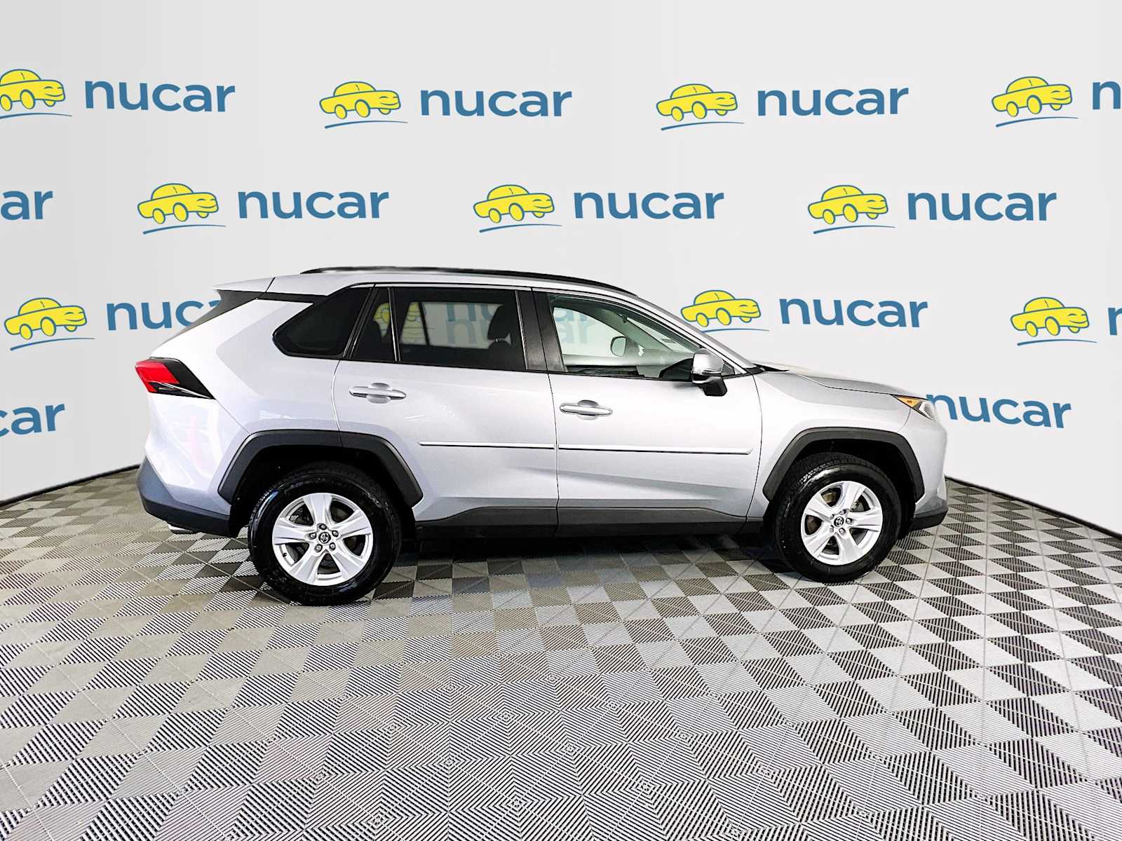 2021 Toyota RAV4 XLE - Photo 8