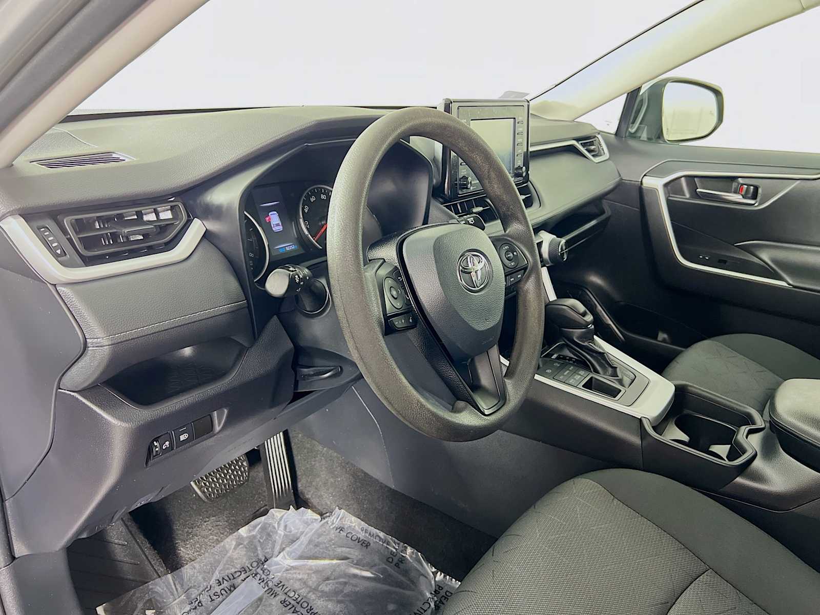 2021 Toyota RAV4 XLE - Photo 9
