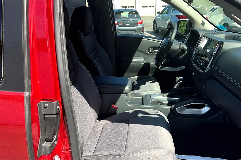 2025 Nissan Frontier SV - Photo 11
