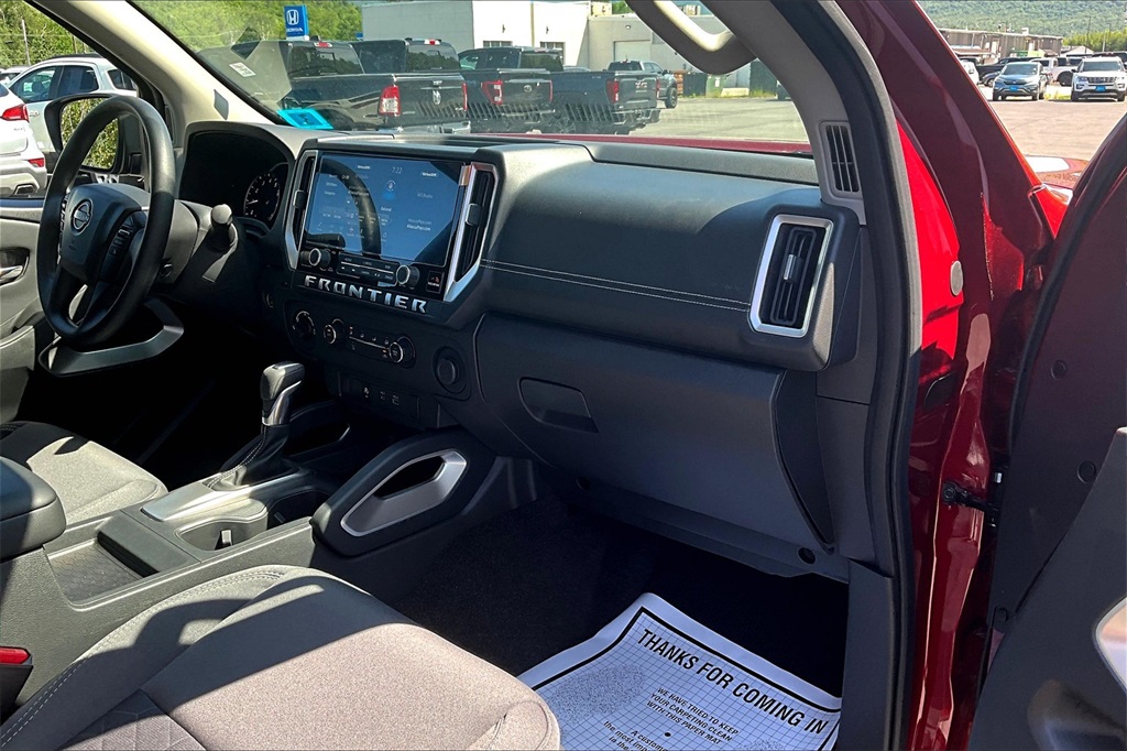 2025 Nissan Frontier SV - Photo 13