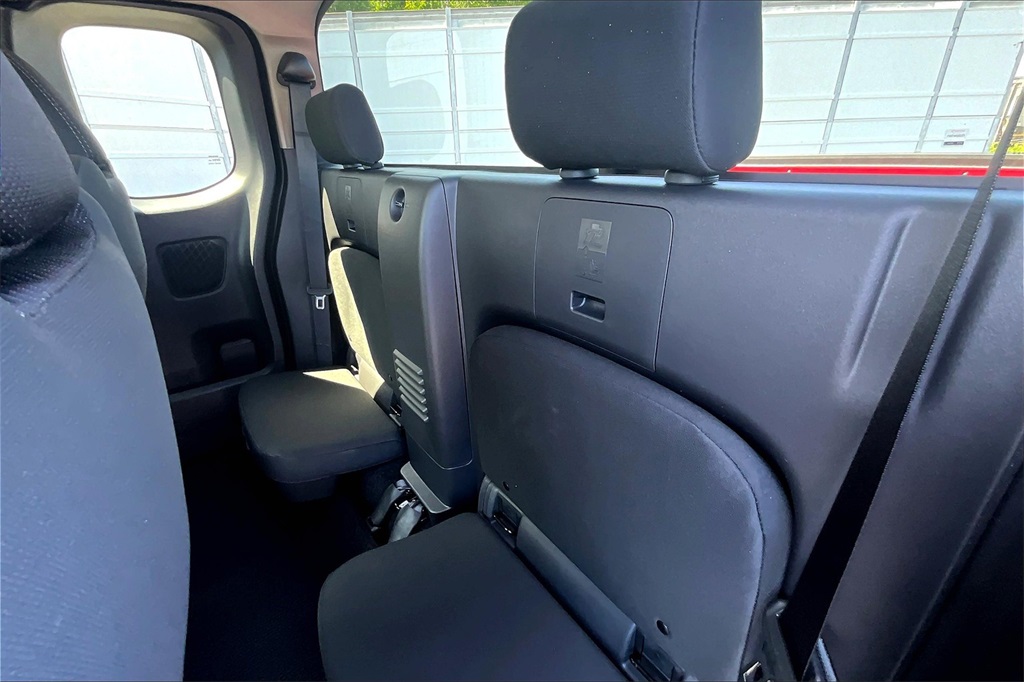 2025 Nissan Frontier SV - Photo 15