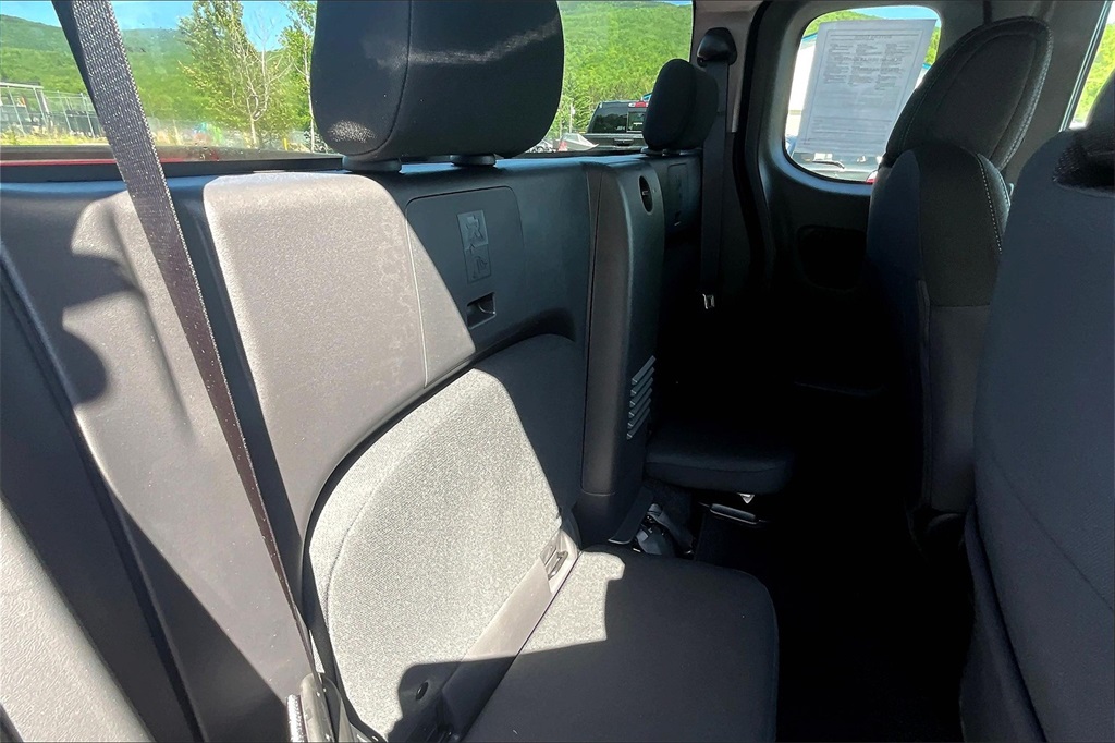 2025 Nissan Frontier SV - Photo 16