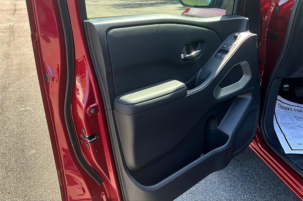 2025 Nissan Frontier SV - Photo 9