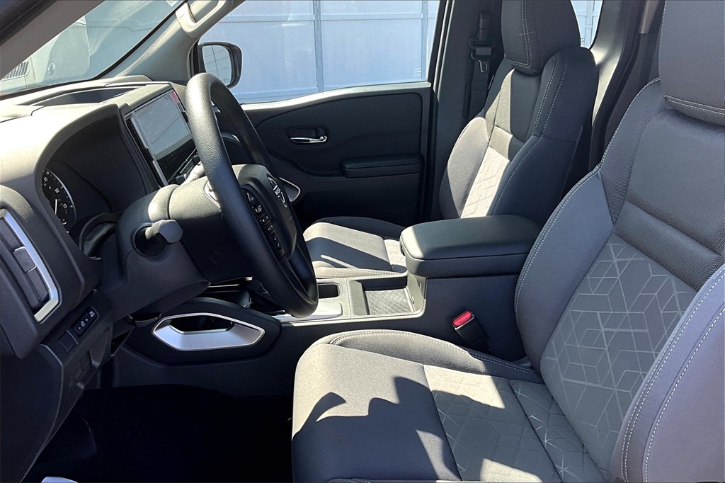 2025 Nissan Frontier SV - Photo 10