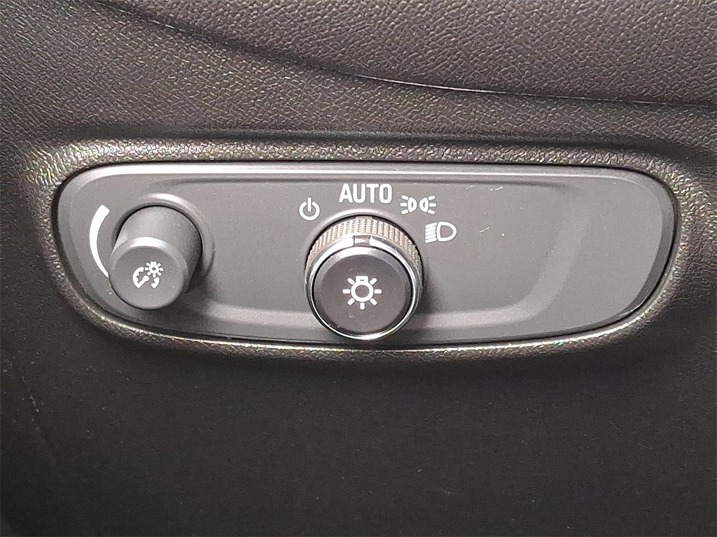 2020 Chevrolet Equinox LS - Photo 25
