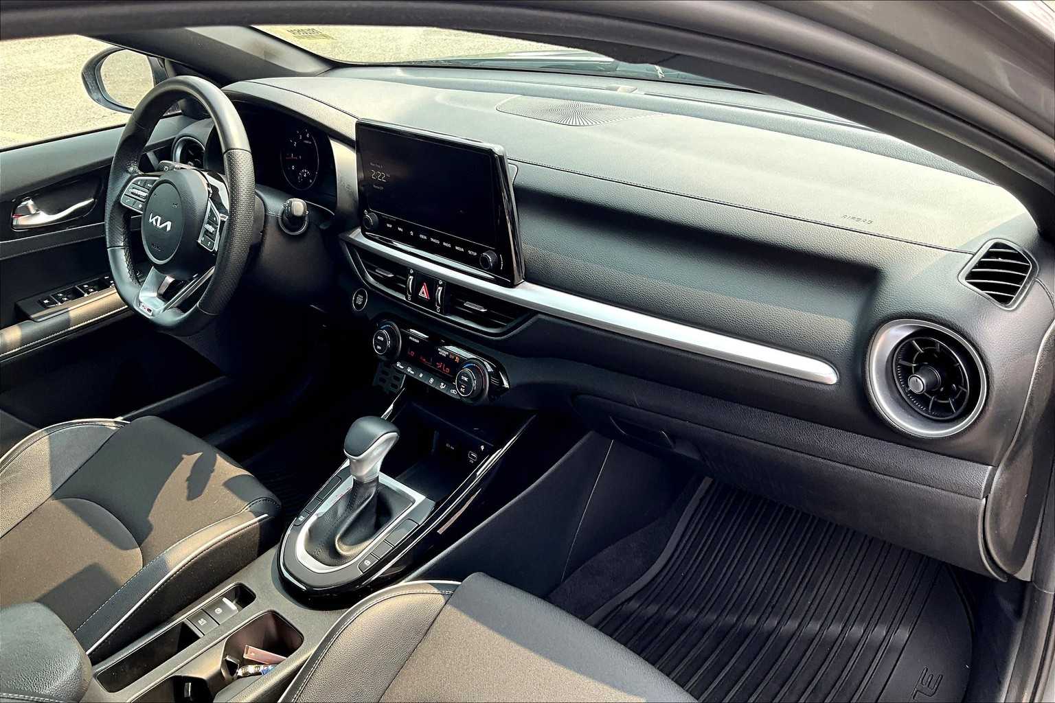 2023 Kia Forte GT-Line - Photo 14