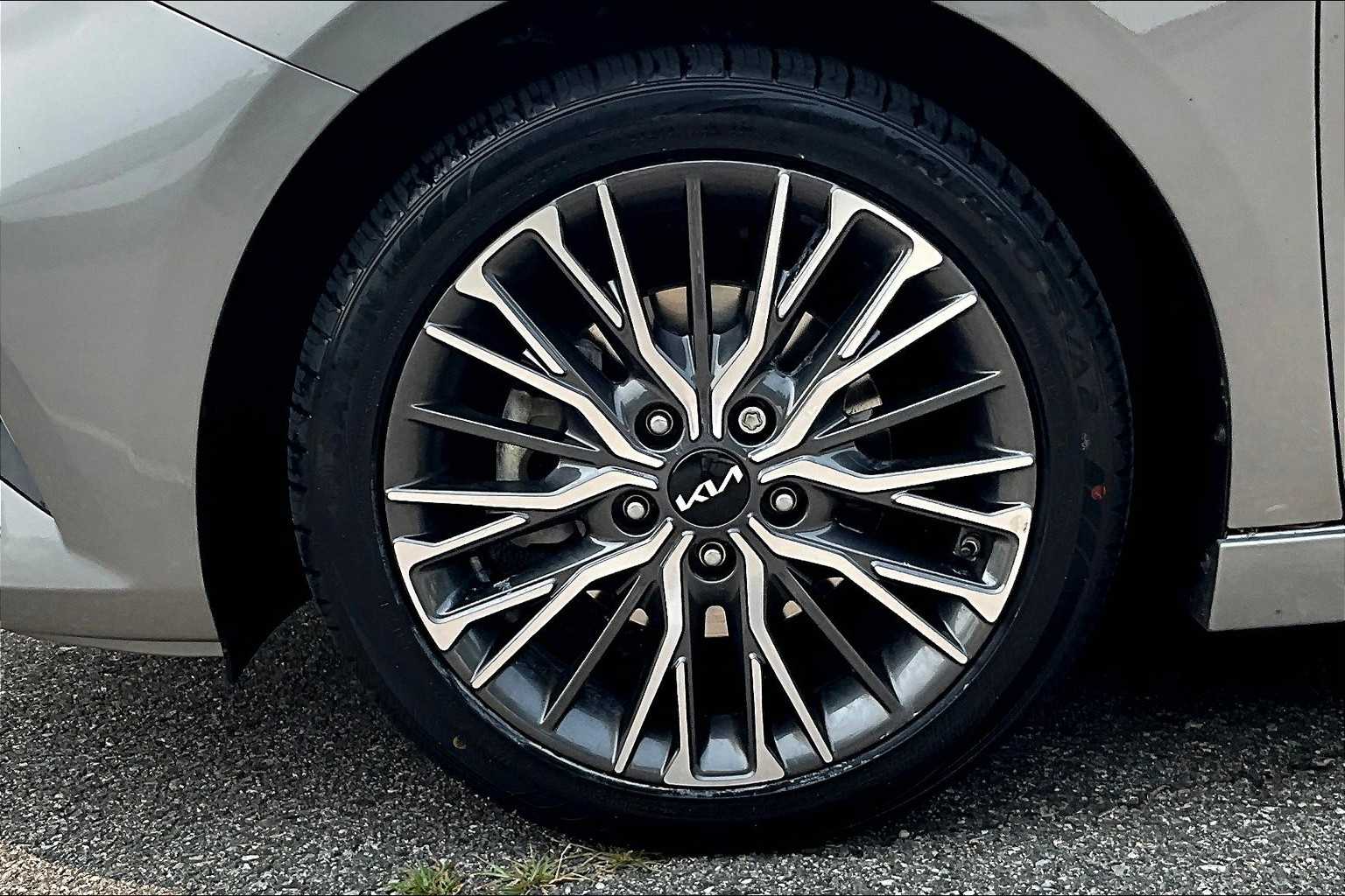 2023 Kia Forte GT-Line - Photo 7