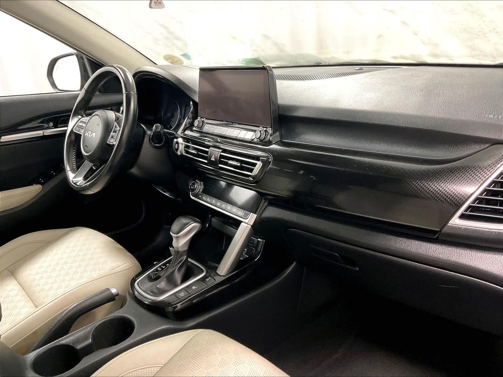 2022 Kia Seltos EX - Photo 14