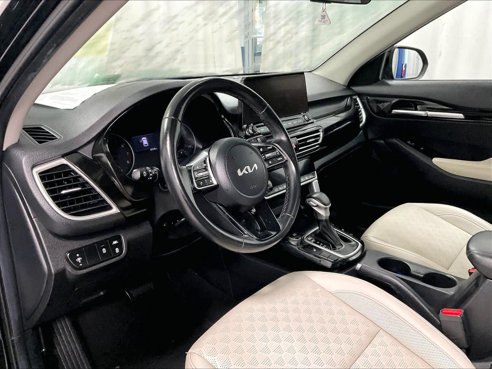 2022 Kia Seltos EX - Photo 8