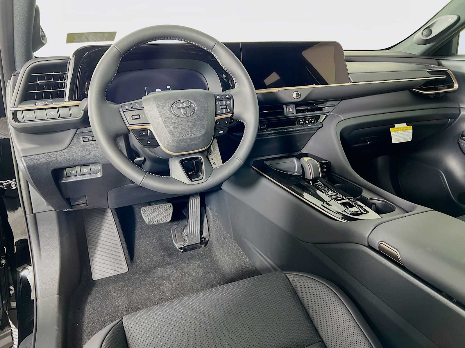 2026 Toyota Crown Limited - Photo 6