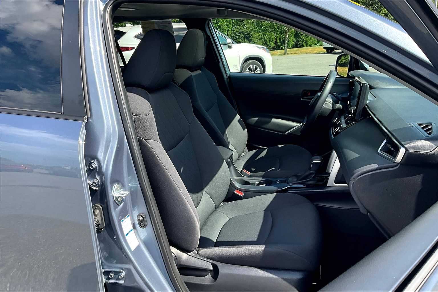 2022 Toyota Corolla Cross LE - Photo 11