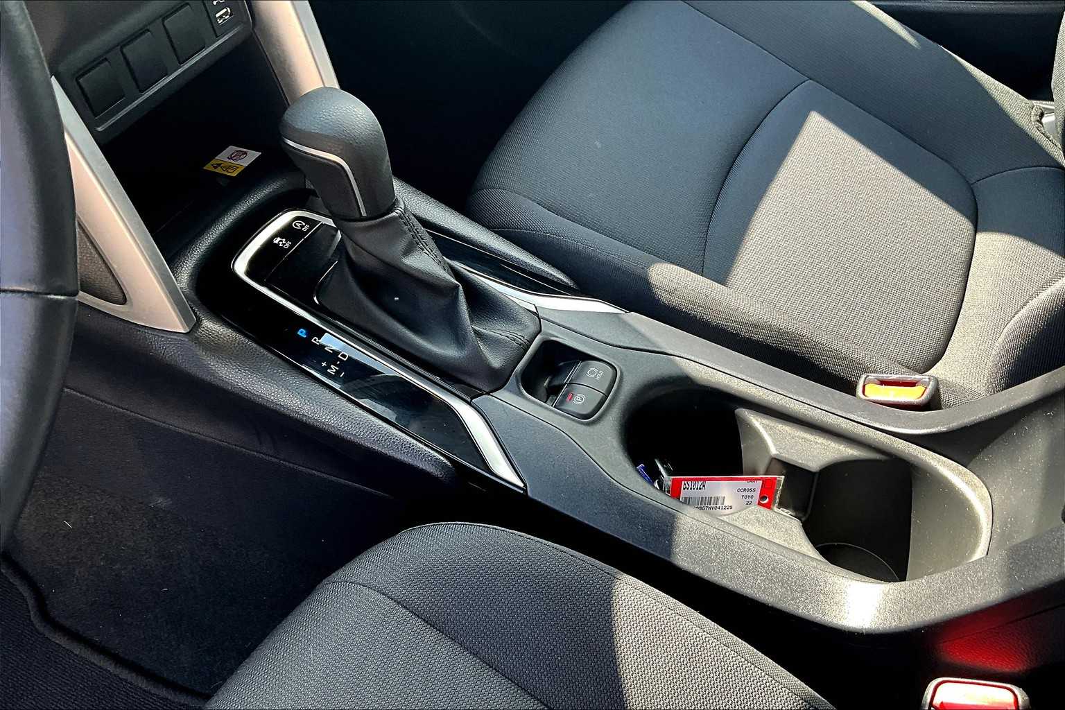 2022 Toyota Corolla Cross LE - Photo 20