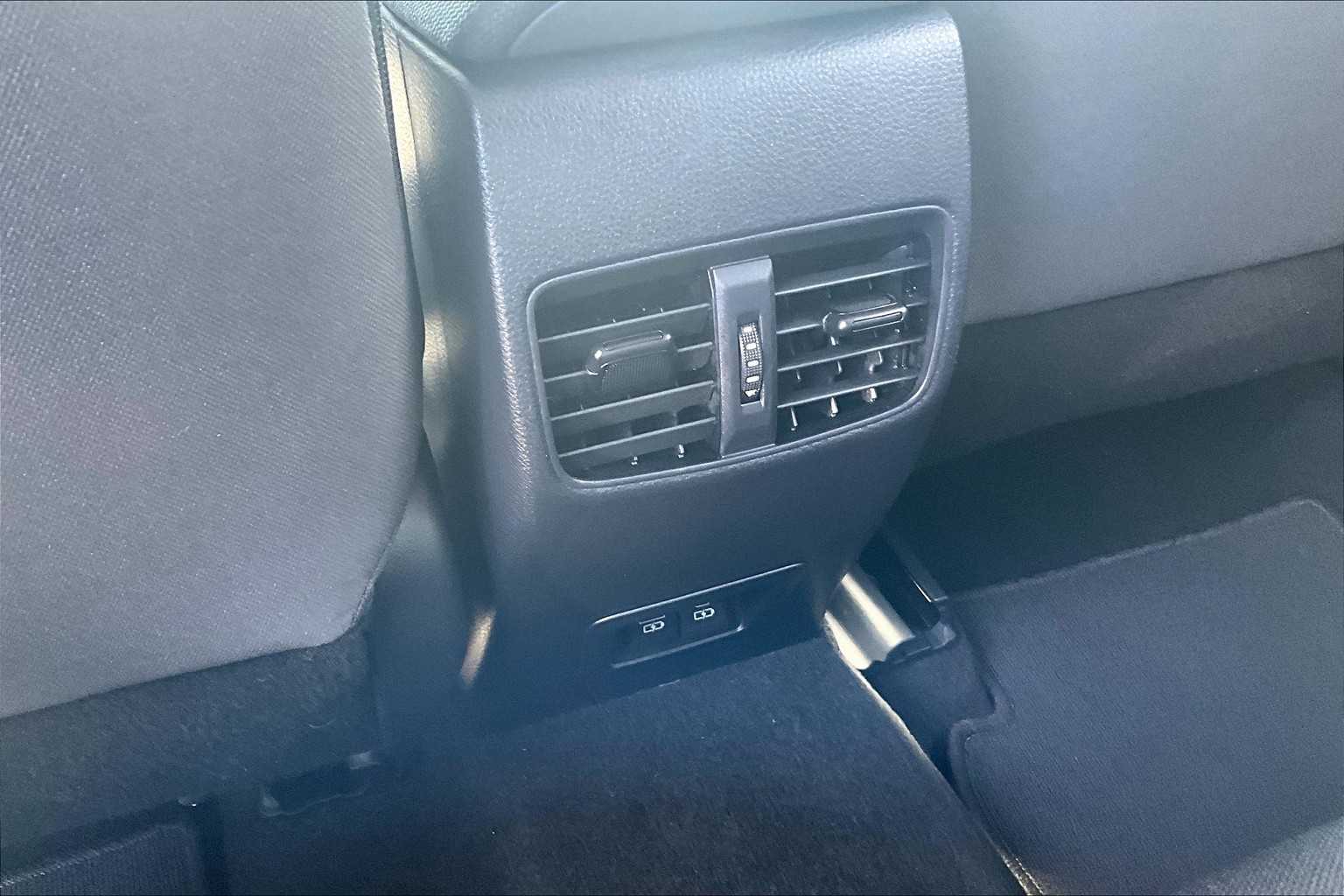 2022 Toyota Corolla Cross LE - Photo 28