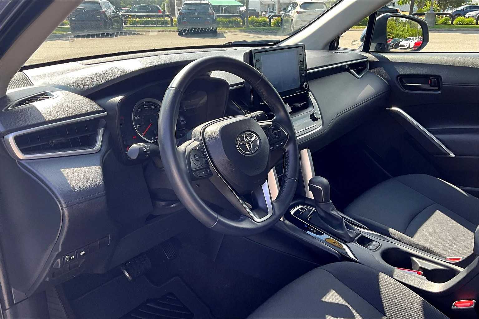 2022 Toyota Corolla Cross LE - Photo 8