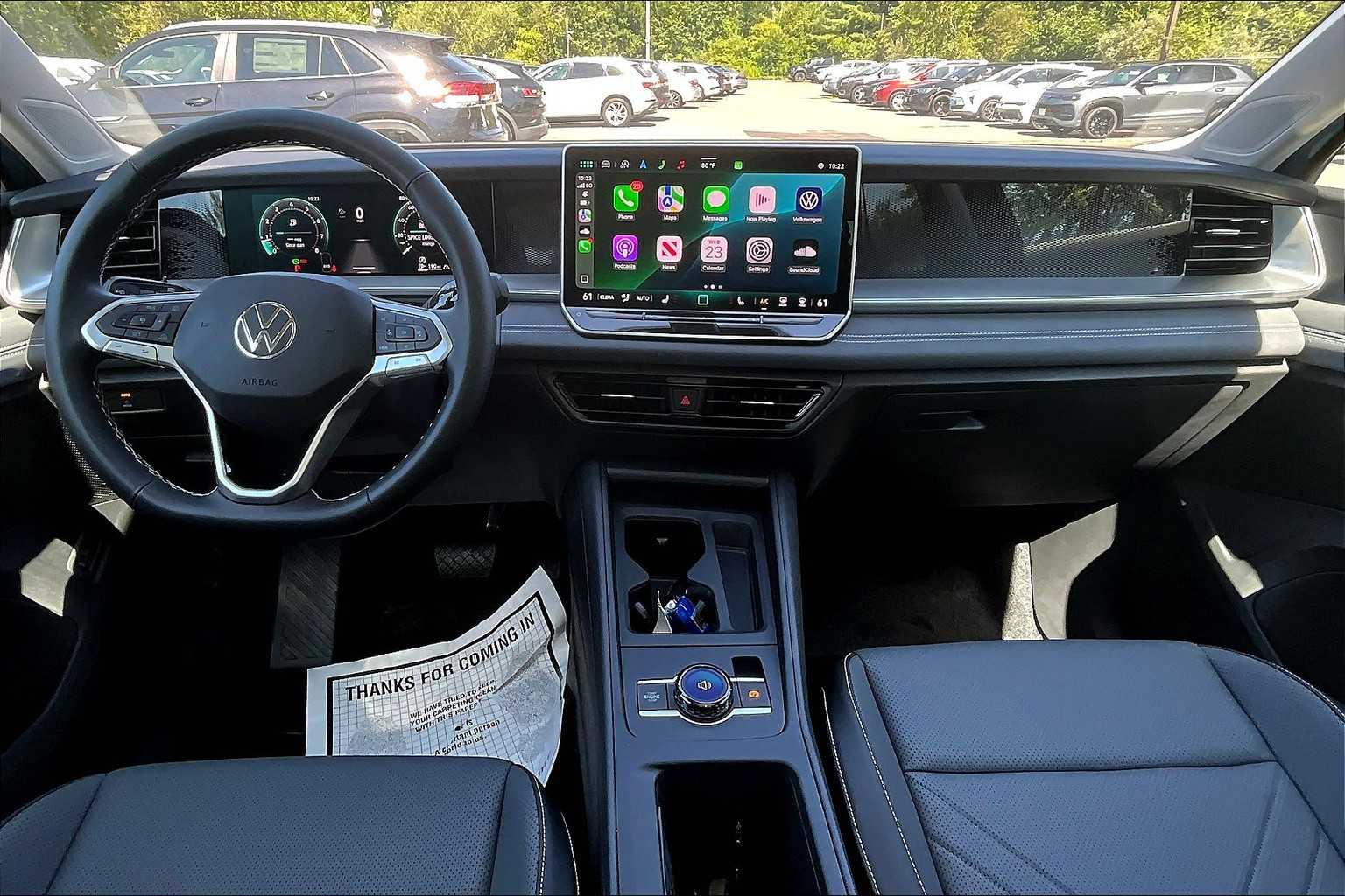 2025 Volkswagen Tiguan SE - Photo 12