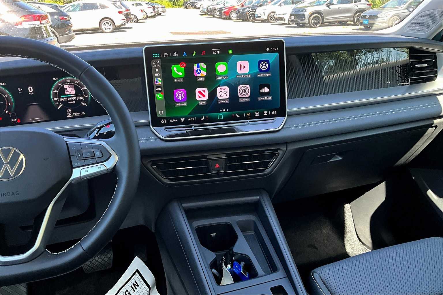 2025 Volkswagen Tiguan SE - Photo 13