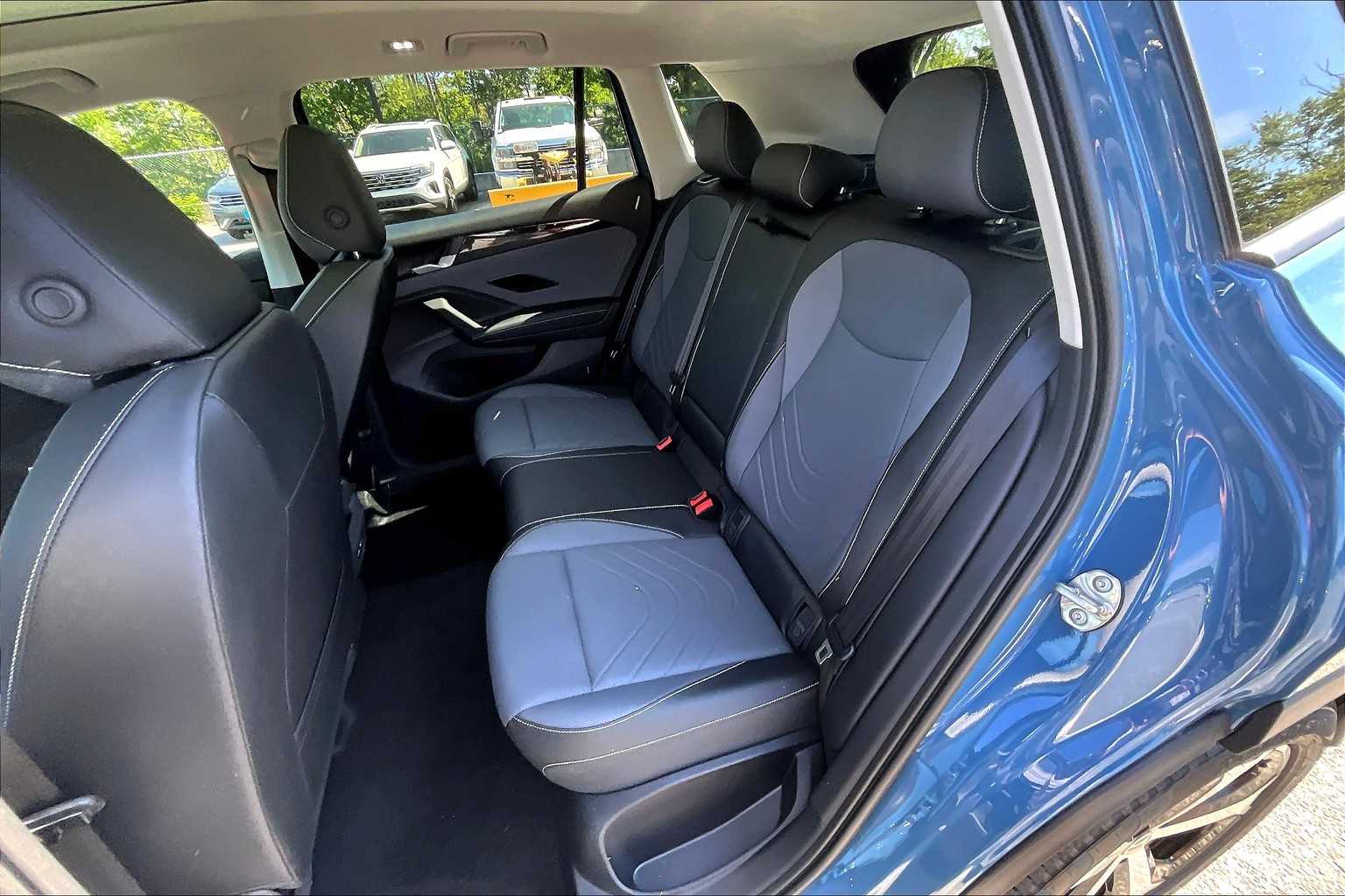 2025 Volkswagen Tiguan SE - Photo 15