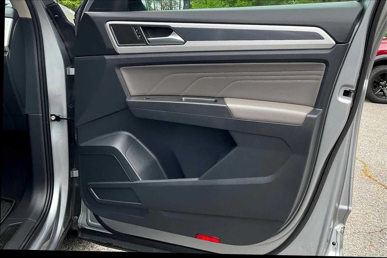 2023 Volkswagen Atlas 3.6L V6 SEL R-Line Black - Photo 12