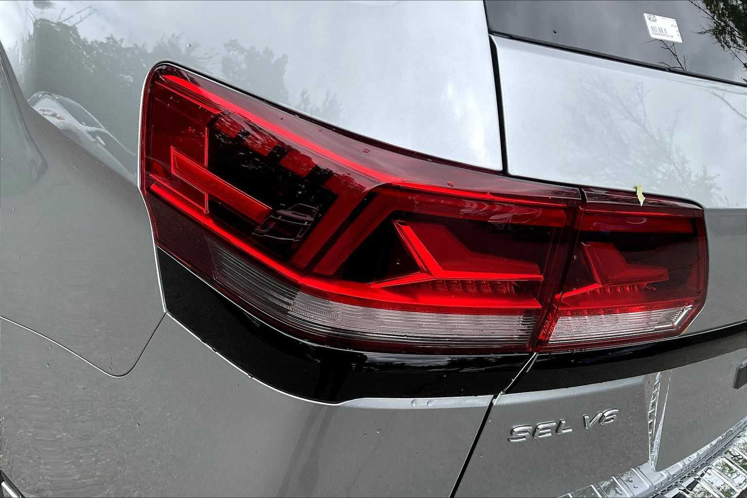 2023 Volkswagen Atlas 3.6L V6 SEL R-Line Black - Photo 34