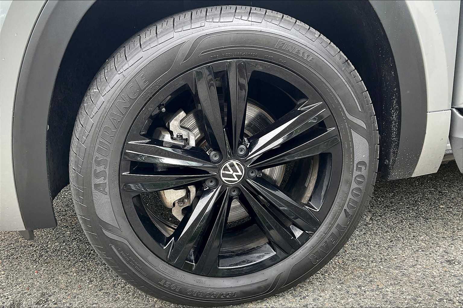2023 Volkswagen Atlas 3.6L V6 SEL R-Line Black - Photo 7